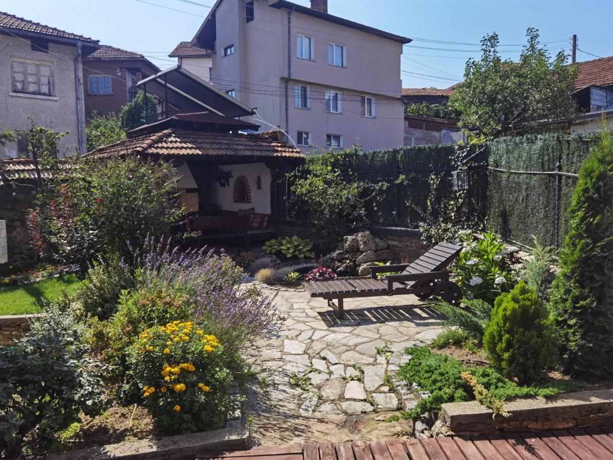 Mira Guest House Dobrinishte Exterior photo
