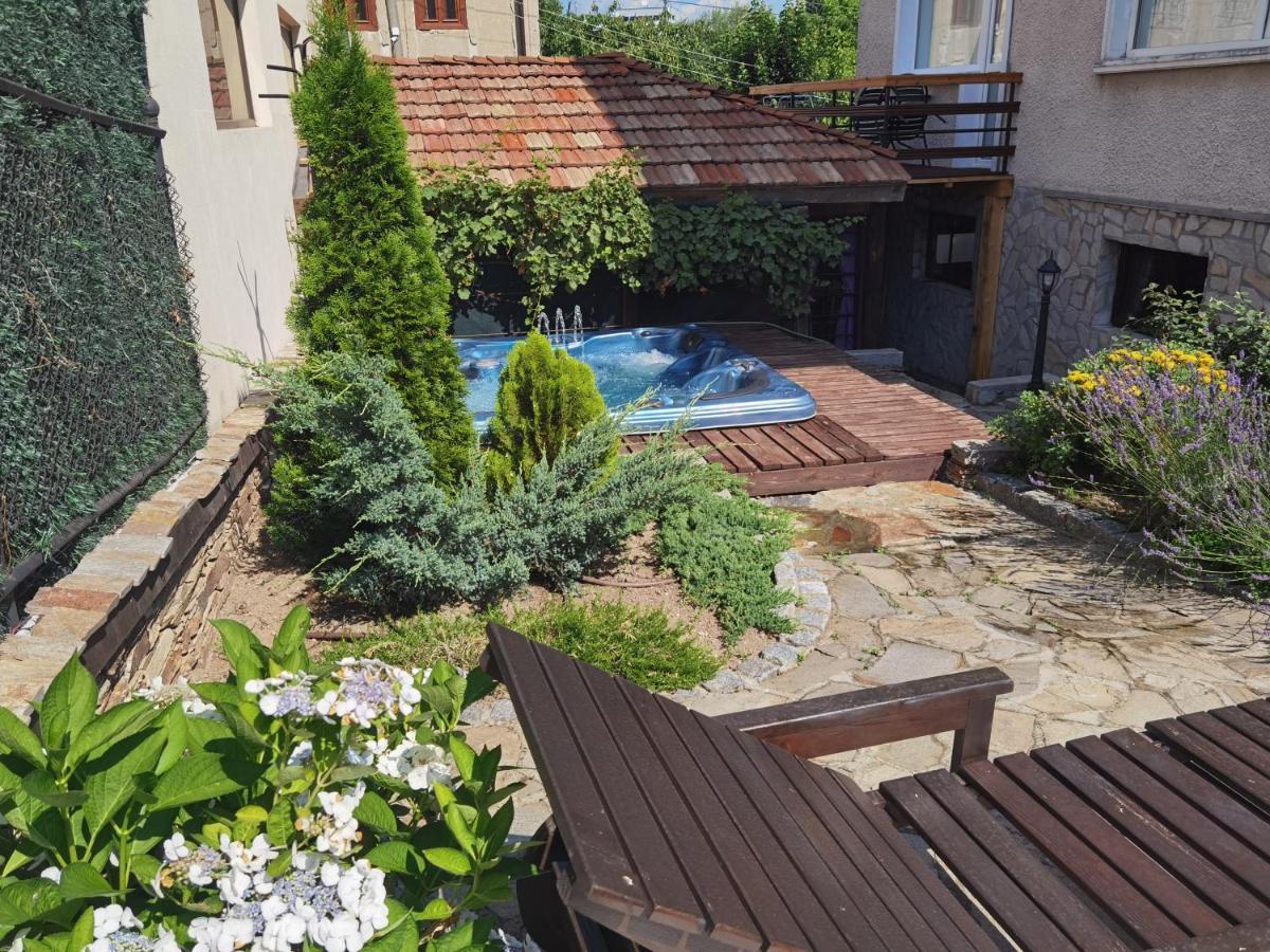 Mira Guest House Dobrinishte Exterior photo