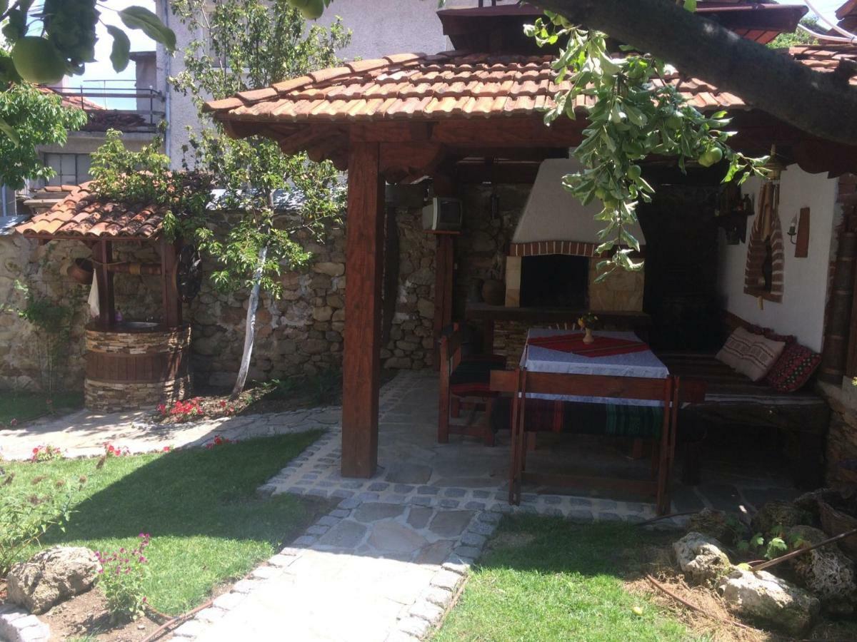 Mira Guest House Dobrinishte Exterior photo